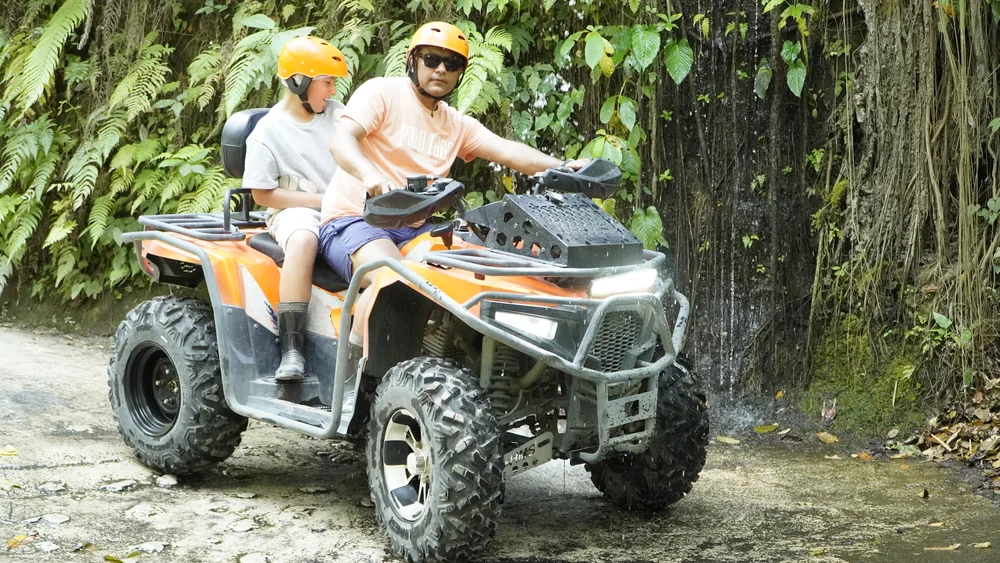 Modern buggy and ATV formats on track