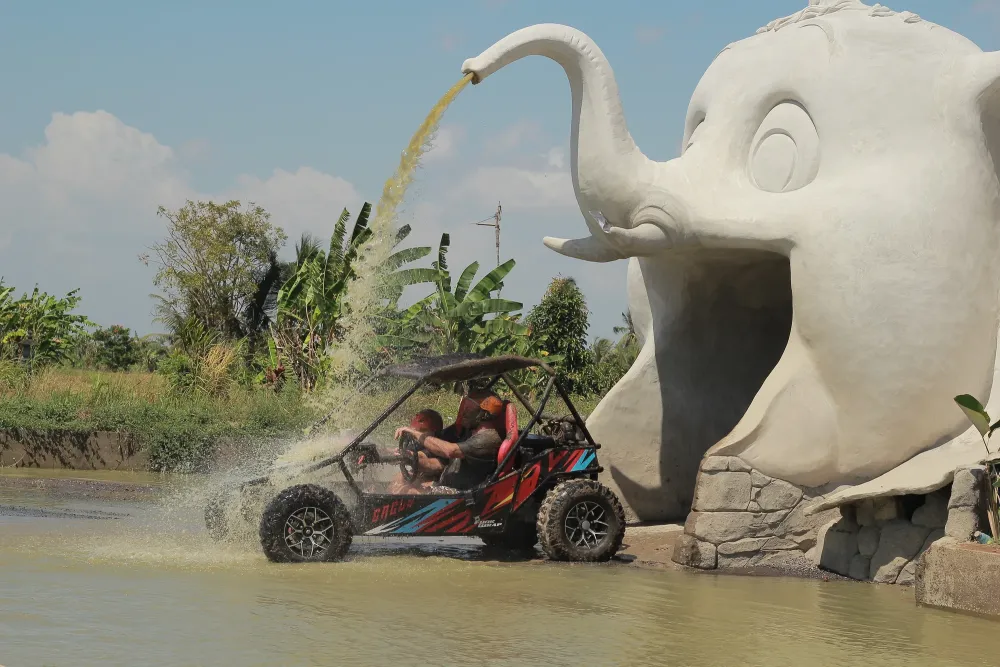 Buggy passing the elephant landmark